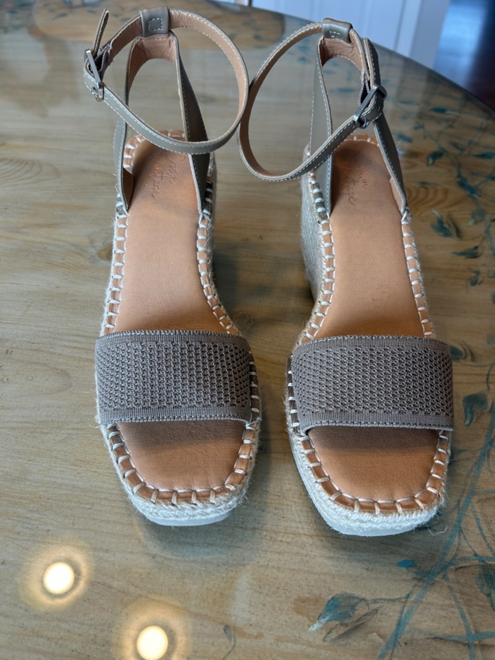 Vince Camuto Taupe Woven Espadrille Wedge Sandals size 8